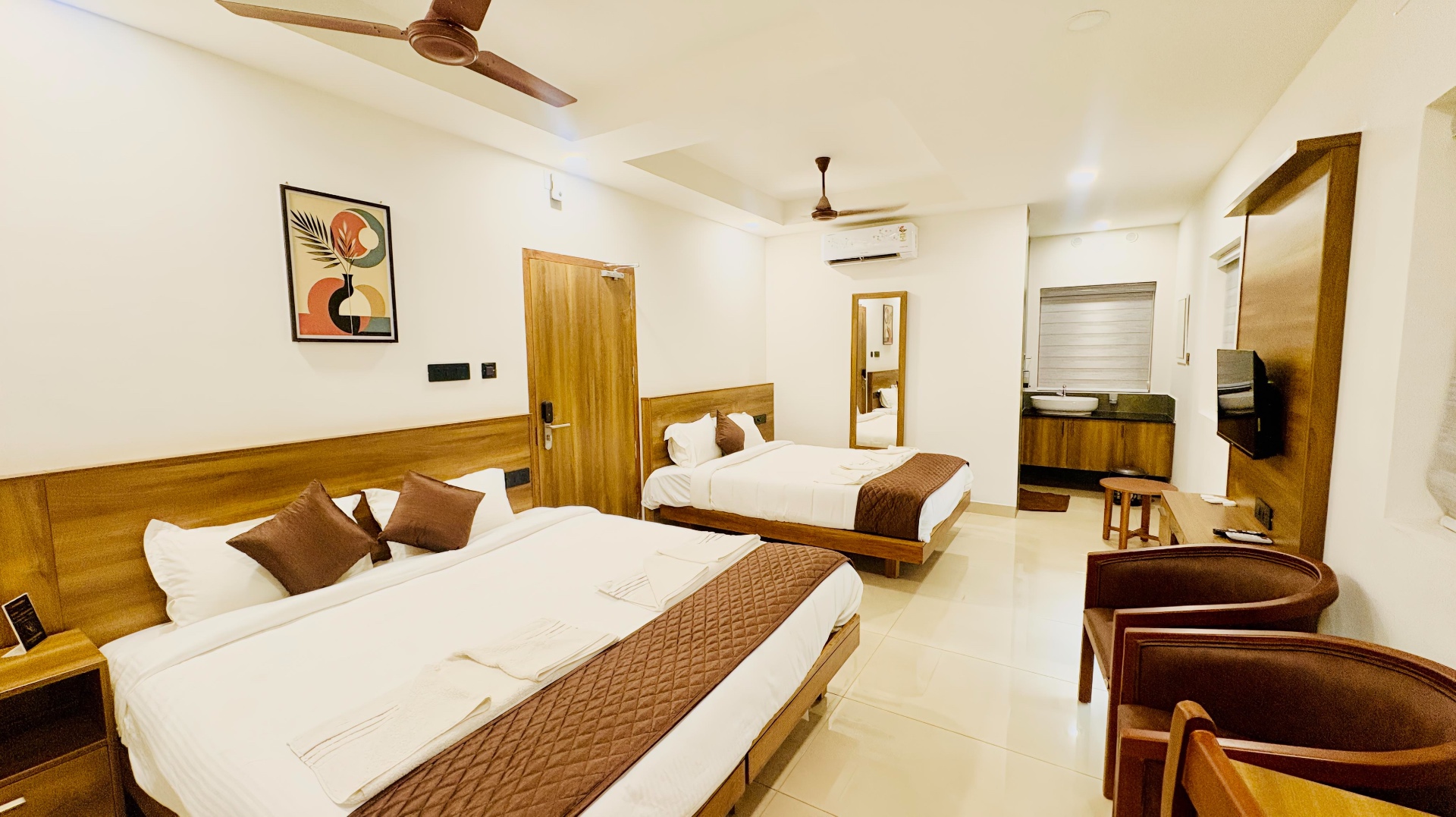 Suite Room at Grand Victoria, a premium hotel in Erumely near Sabarimala and Sree Dharma Sastha Temple